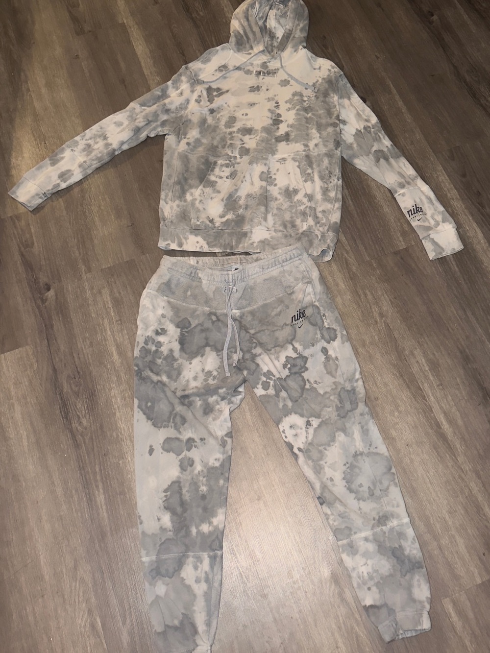 Men’s Nike Sportswear Gray & White Tie-Dye Hoodie and Joggers Set